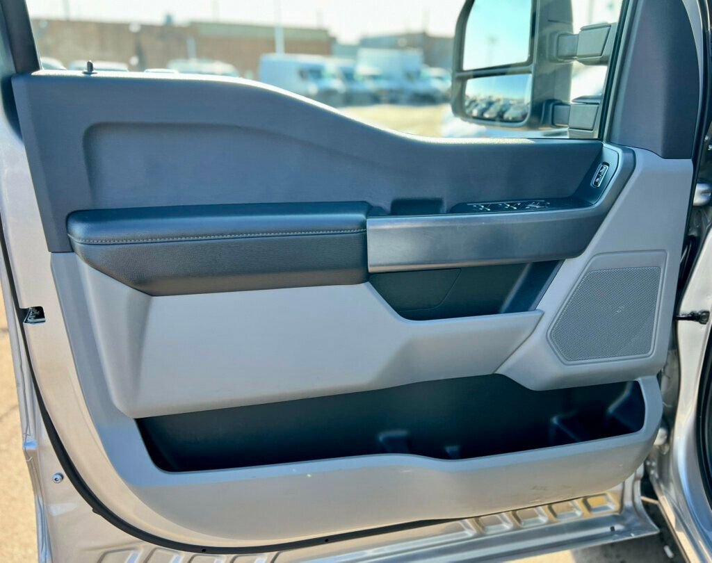 Used 2023 Ford F350 XLT AWD/4WD image 9