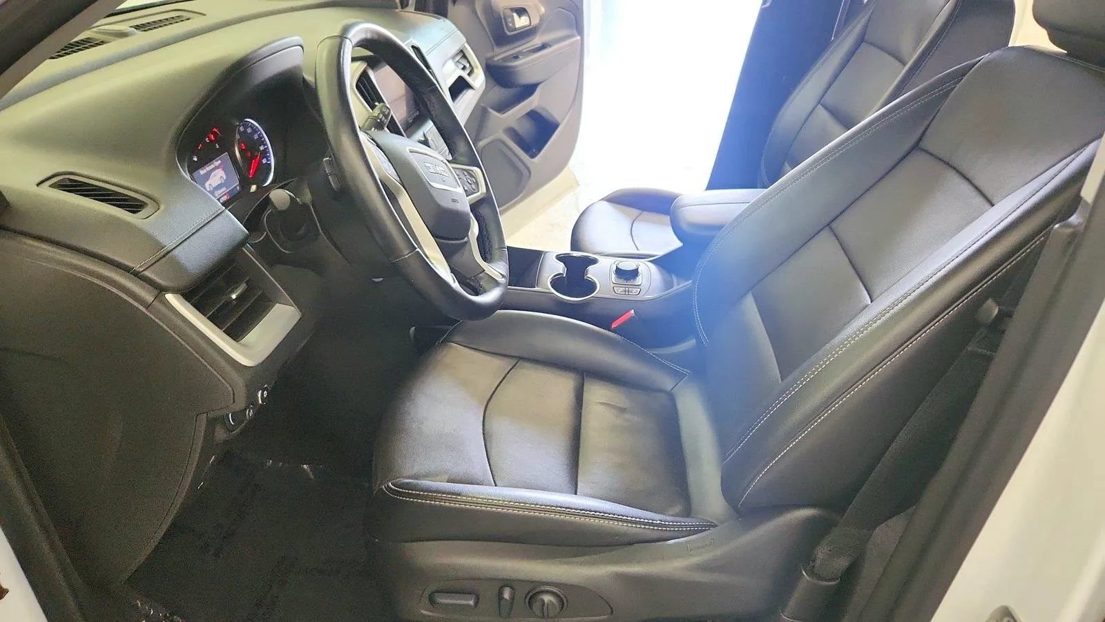 Used 2024 GMC Terrain SLT FWD image 15