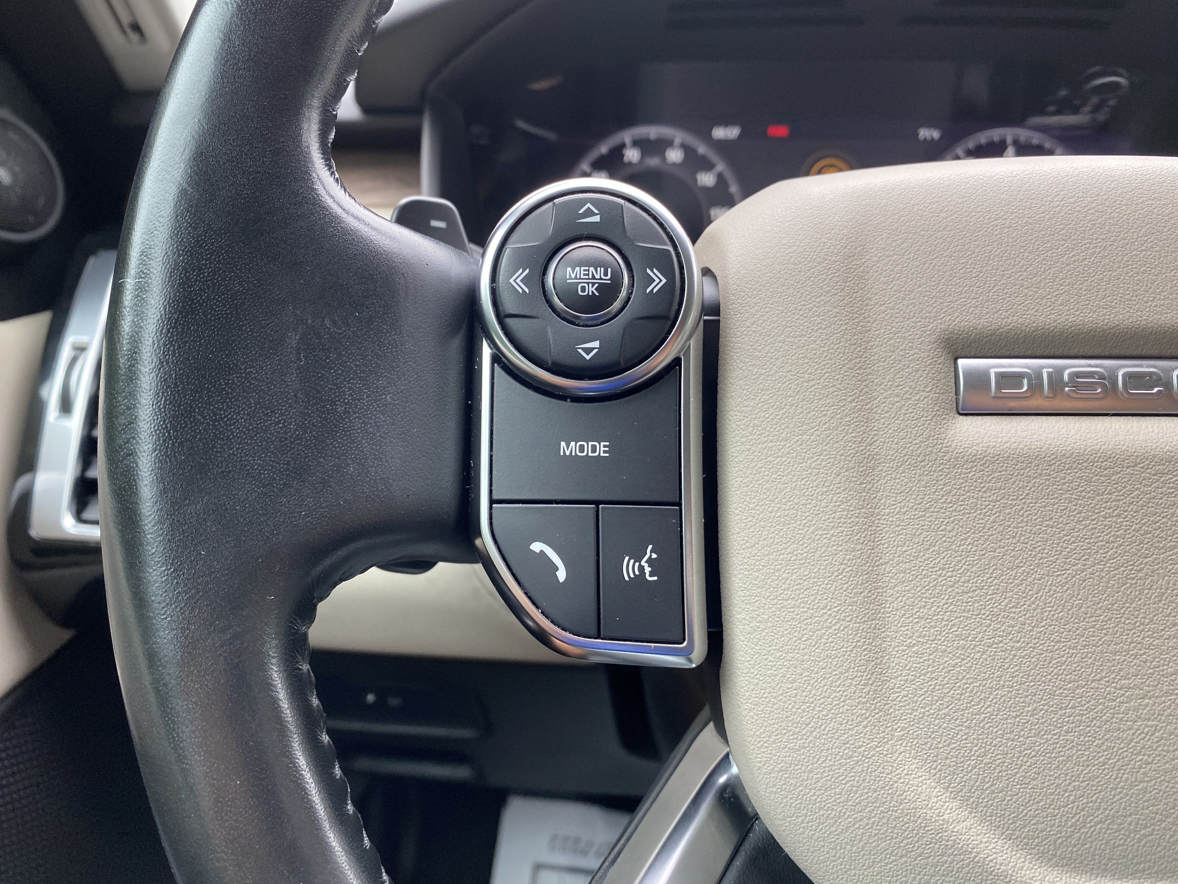 Used 2018 Land Rover Discovery HSE AWD/4WD image 17