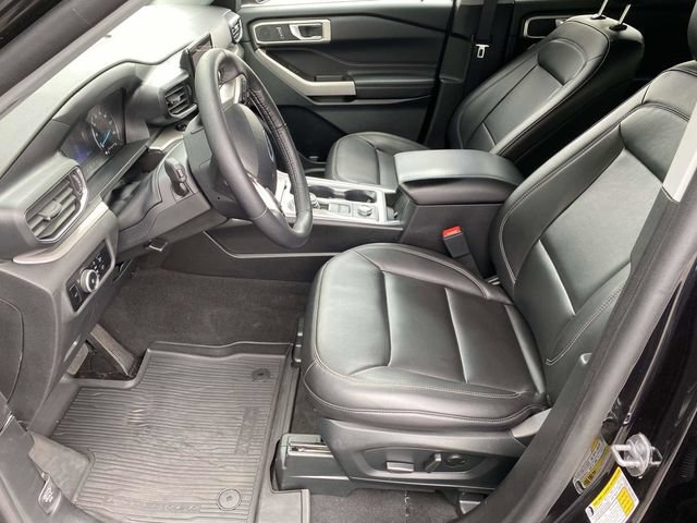 Used 2024 Ford Explorer XLT w/ Equipment Group 202A AWD/4WD image 17