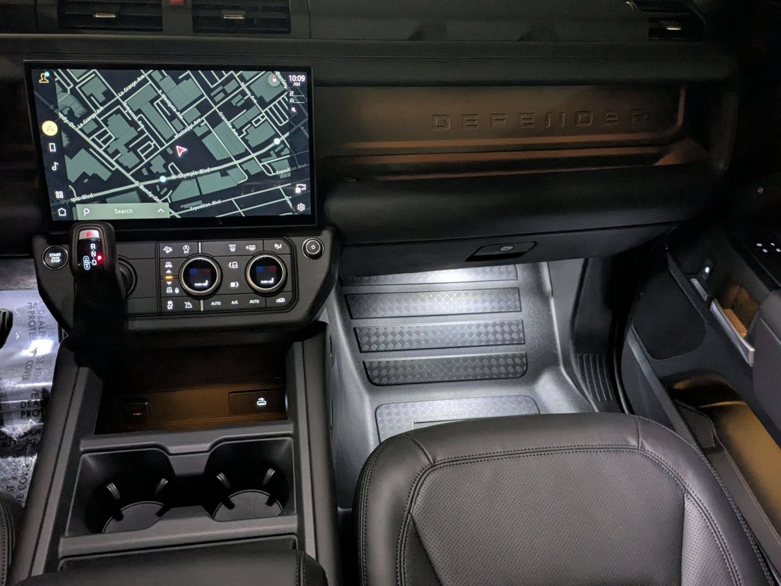 New 2026 Land Rover Defender 130 X-Dynamic SE AWD/4WD image 28
