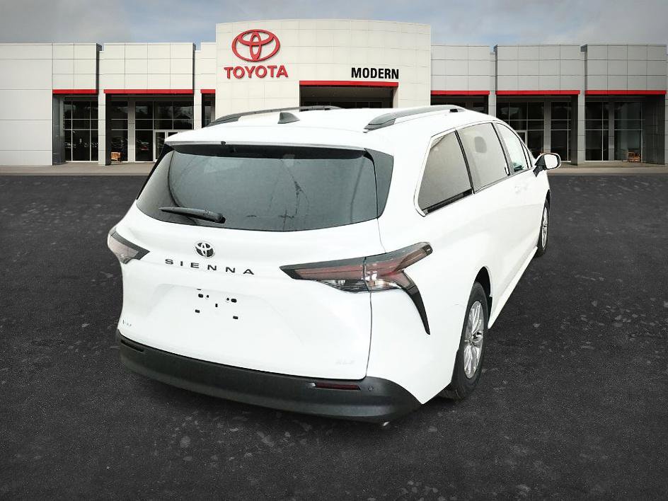 New 2026 Toyota Sienna XLE FWD image 3