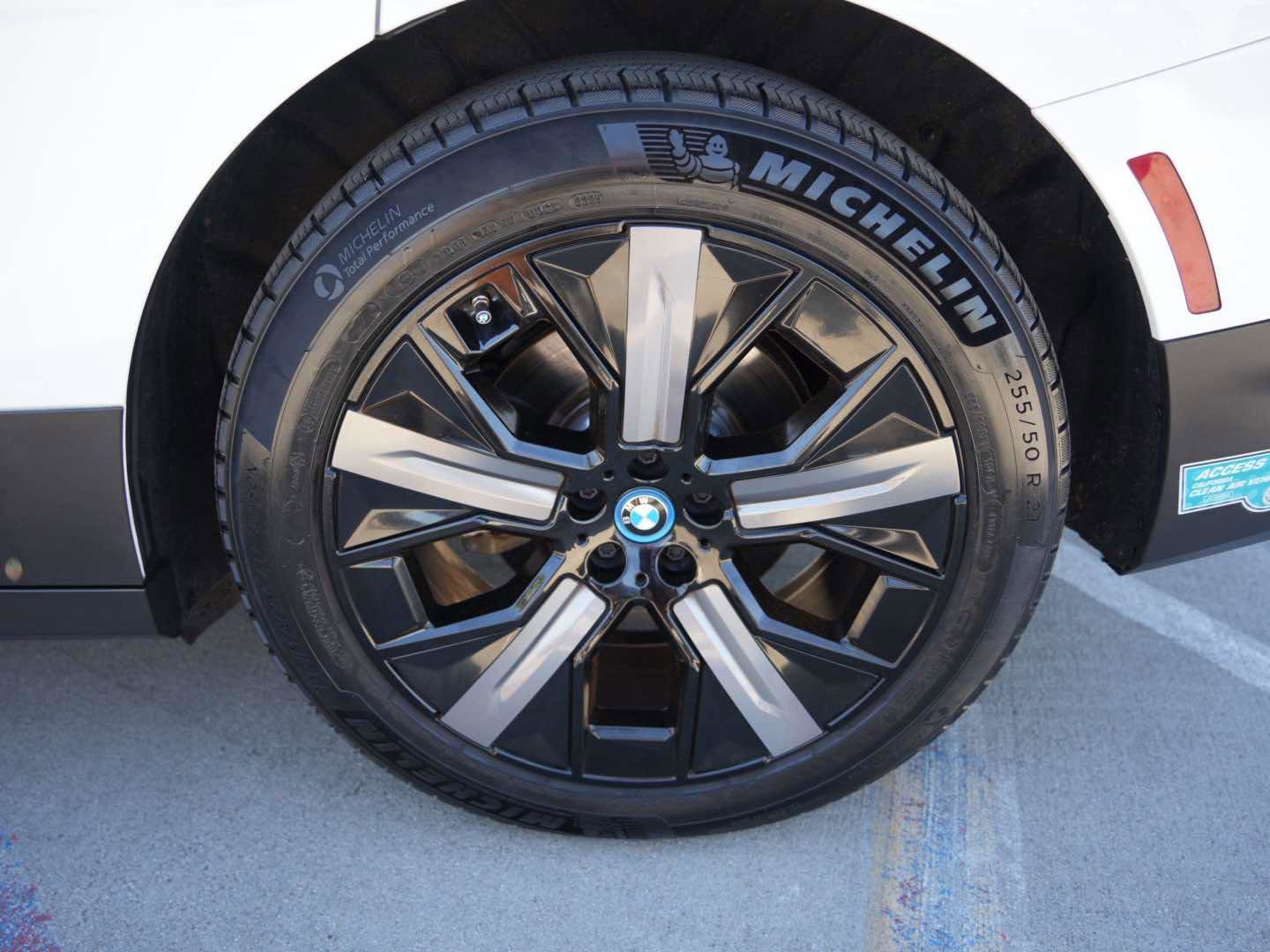 Used 2024 BMW iX xDrive50 image 8