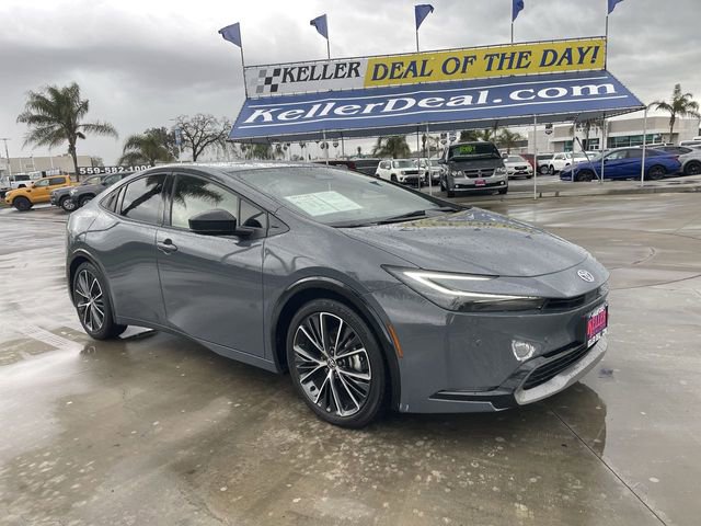 Used 2023 Toyota Prius XLE image 2
