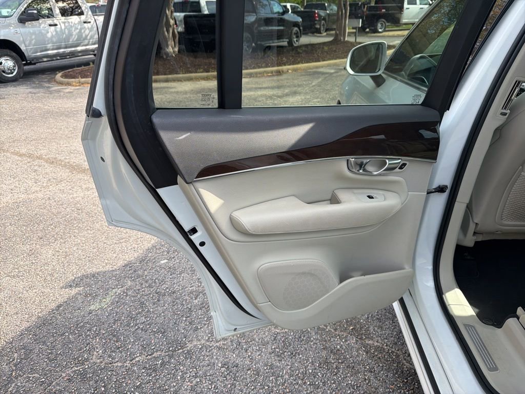 Used 2019 Volvo XC90 T6 Momentum image 10
