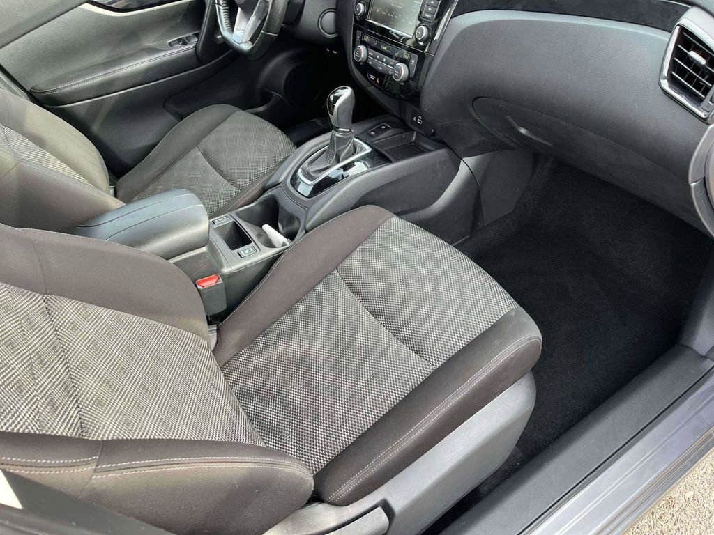 Used 2019 Nissan Rogue Sport SV w/ Technology Package image 11