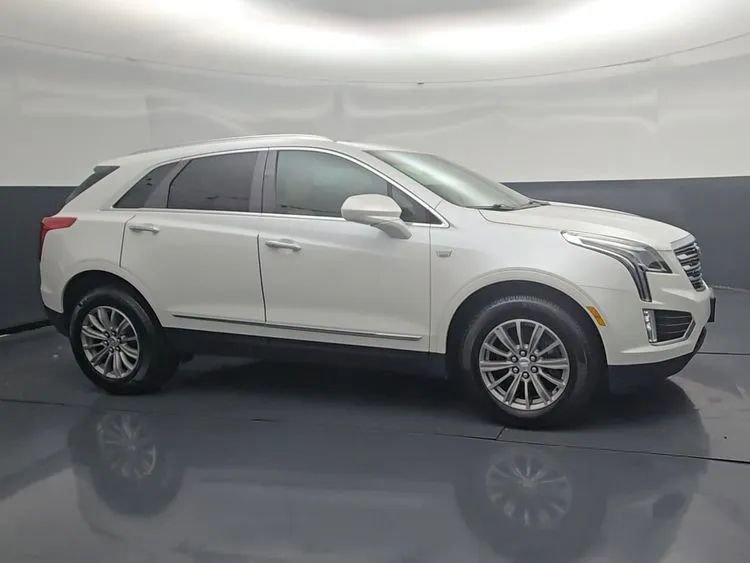 Used 2018 Cadillac XT5 Luxury w/ Driver Awareness Package AWD/4WD image 2