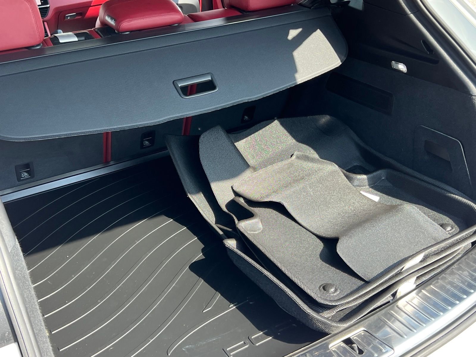 Certified 2022 Porsche Cayenne Platinum Edition image 19