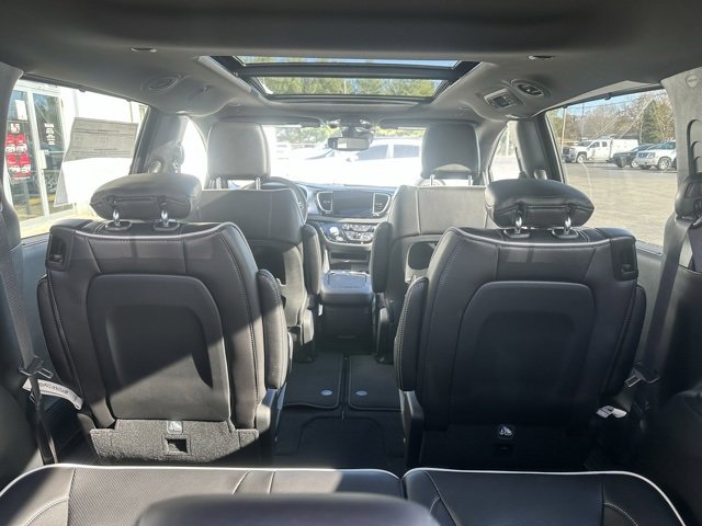 New 2026 Chrysler Pacifica Limited image 24
