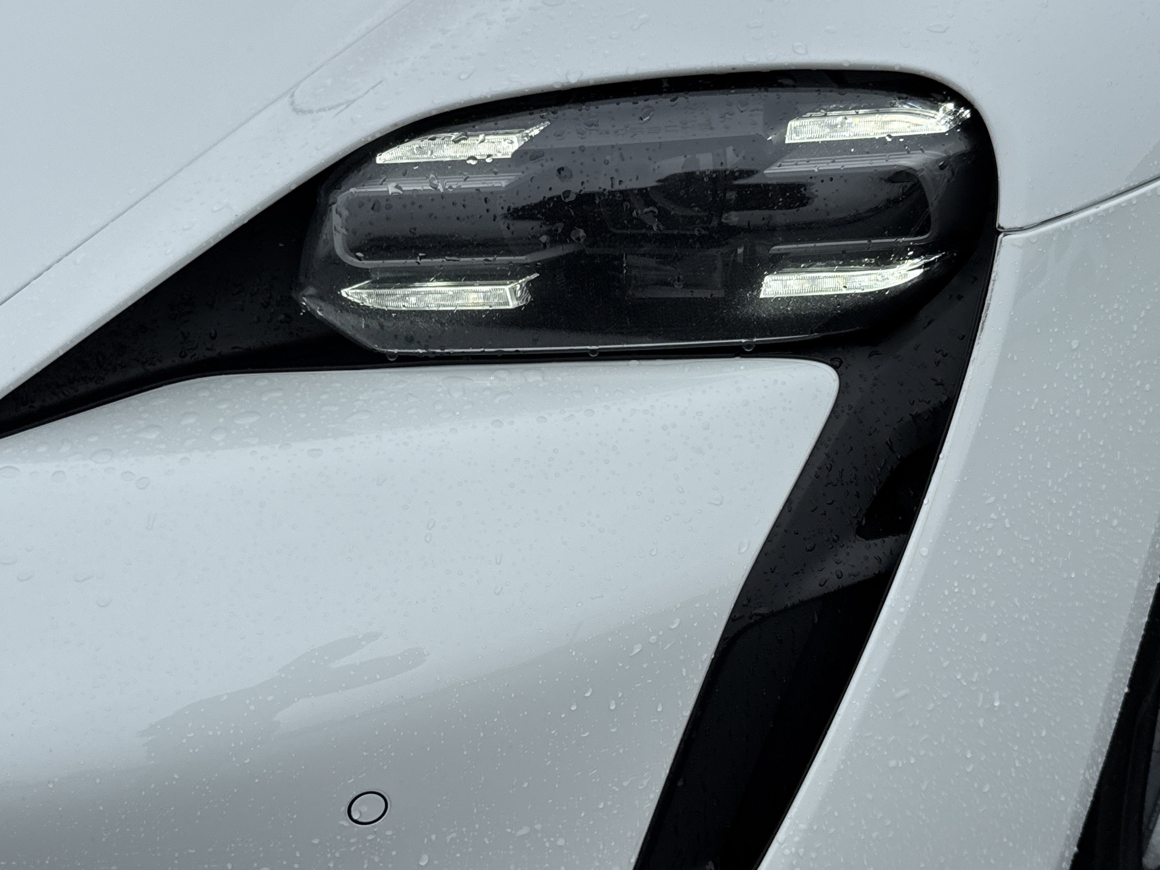 Used 2022 Porsche Taycan RWD image 5