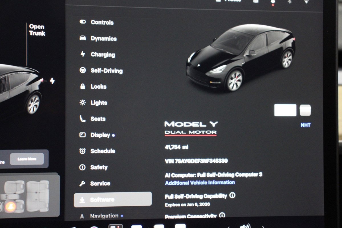 Used 2022 Tesla Model Y Performance AWD/4WD image 26