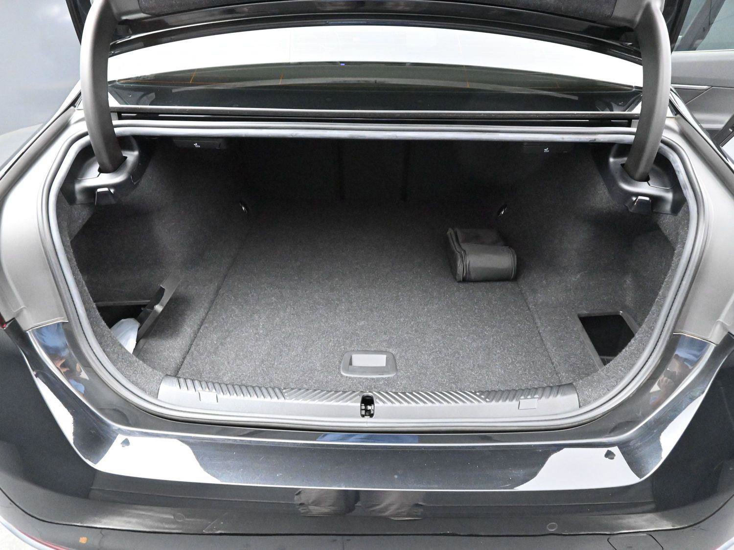 Used 2024 BMW i5 eDrive40i w/ M Sport Package image 9