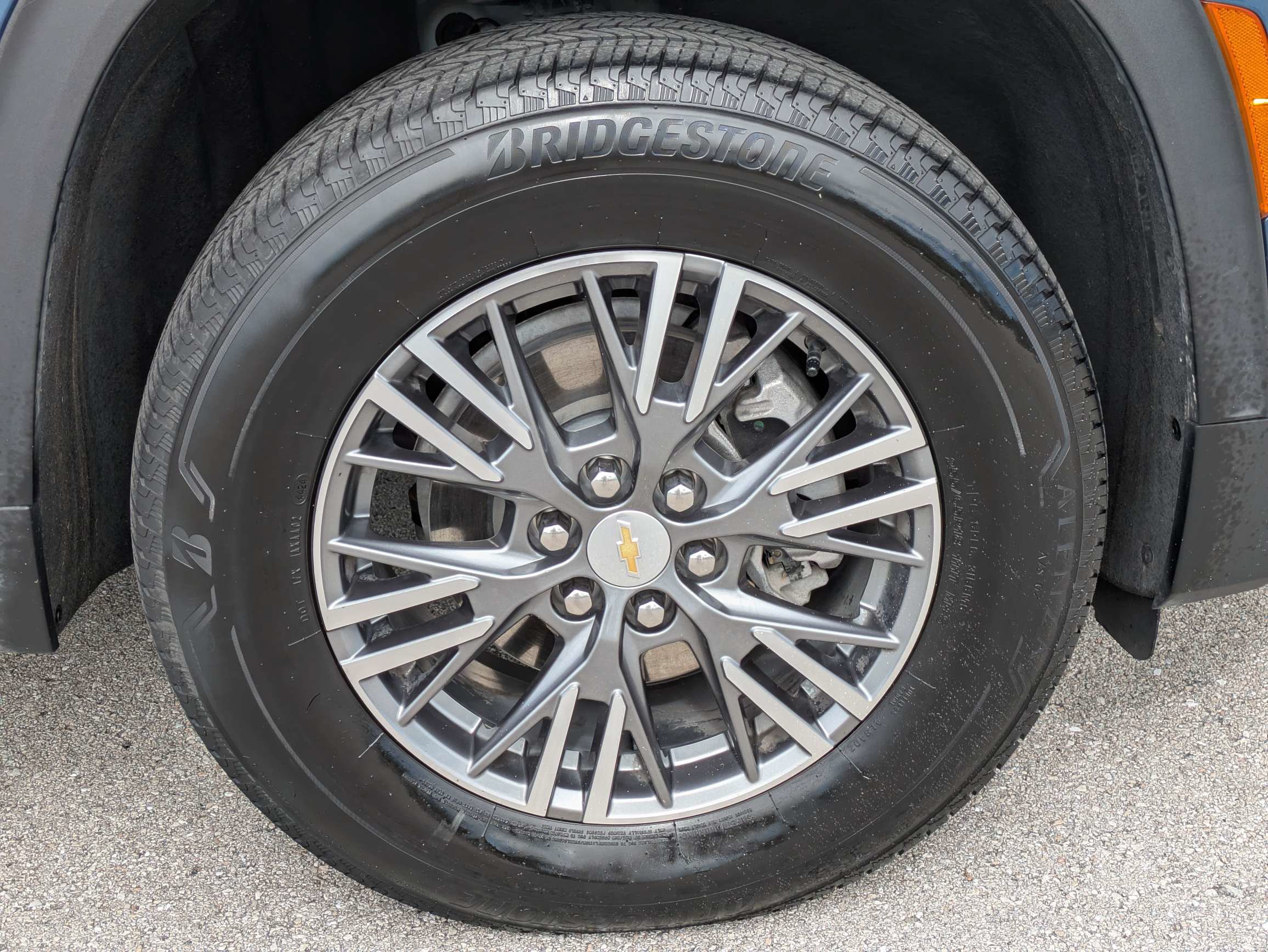 Used 2025 Chevrolet Traverse LT FWD image 10