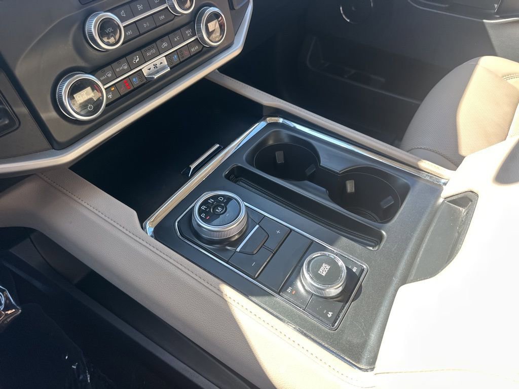 Used 2024 Ford Expedition Max XLT image 17