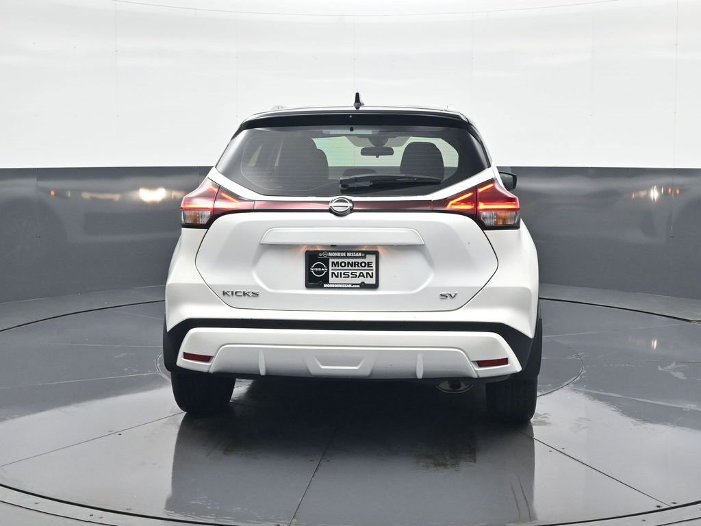 Used 2024 Nissan Kicks SV image 6