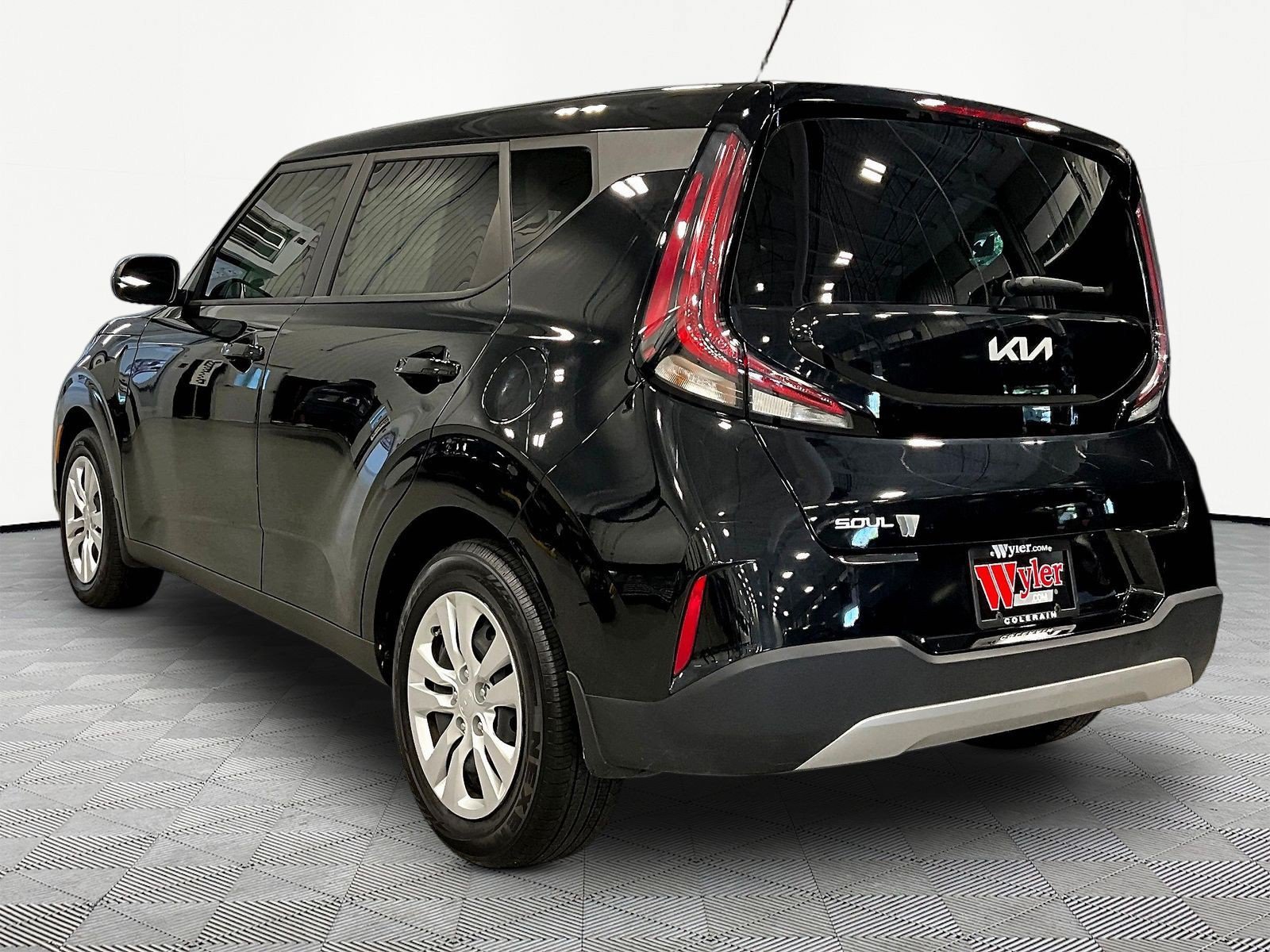 Used 2024 Kia Soul LX FWD image 4