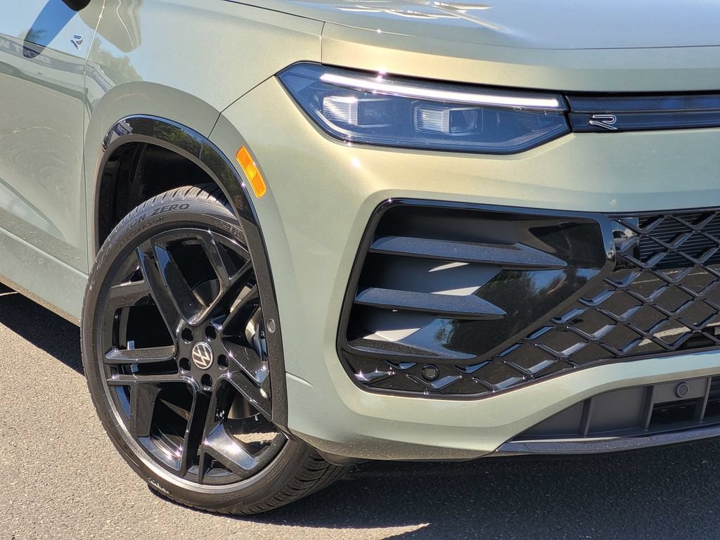 New 2026 Volkswagen Tiguan SE R-Line FWD image 3