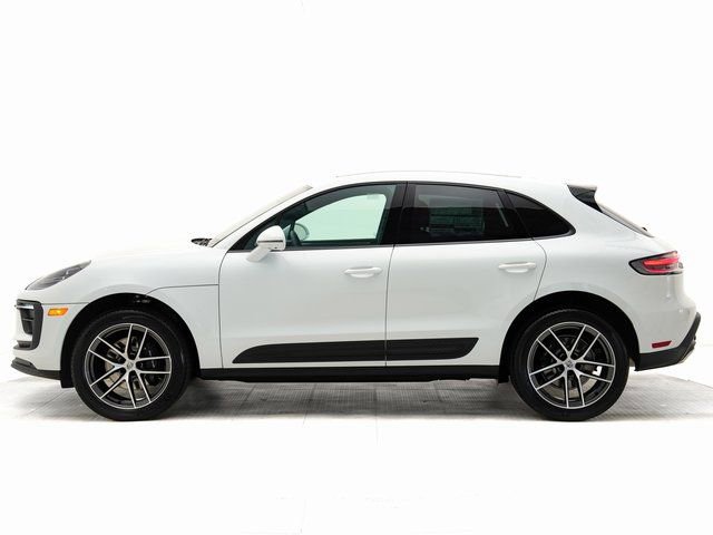 Certified 2025 Porsche Macan image 2
