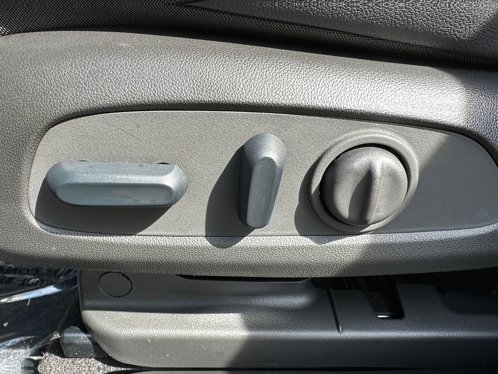 Used 2023 Buick Encore GX Select image 10