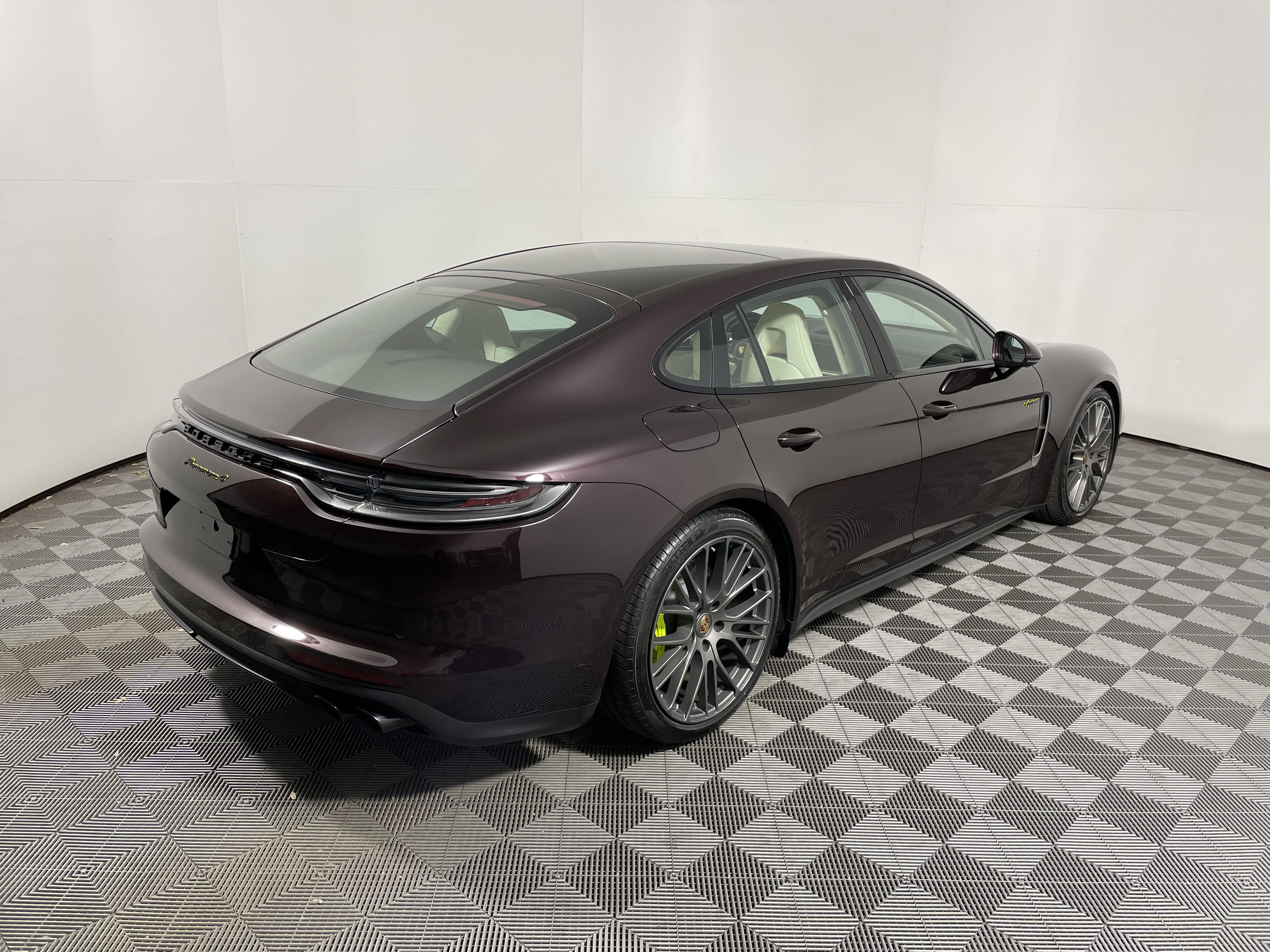 Certified 2023 Porsche Panamera 4 Platinum Edition w/ Assistance Package image 7