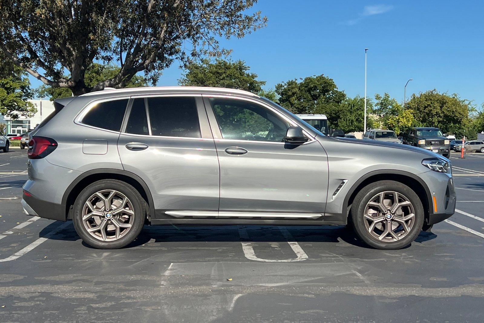 Used 2023 BMW X3 xDrive30i w/ Premium Package image 3