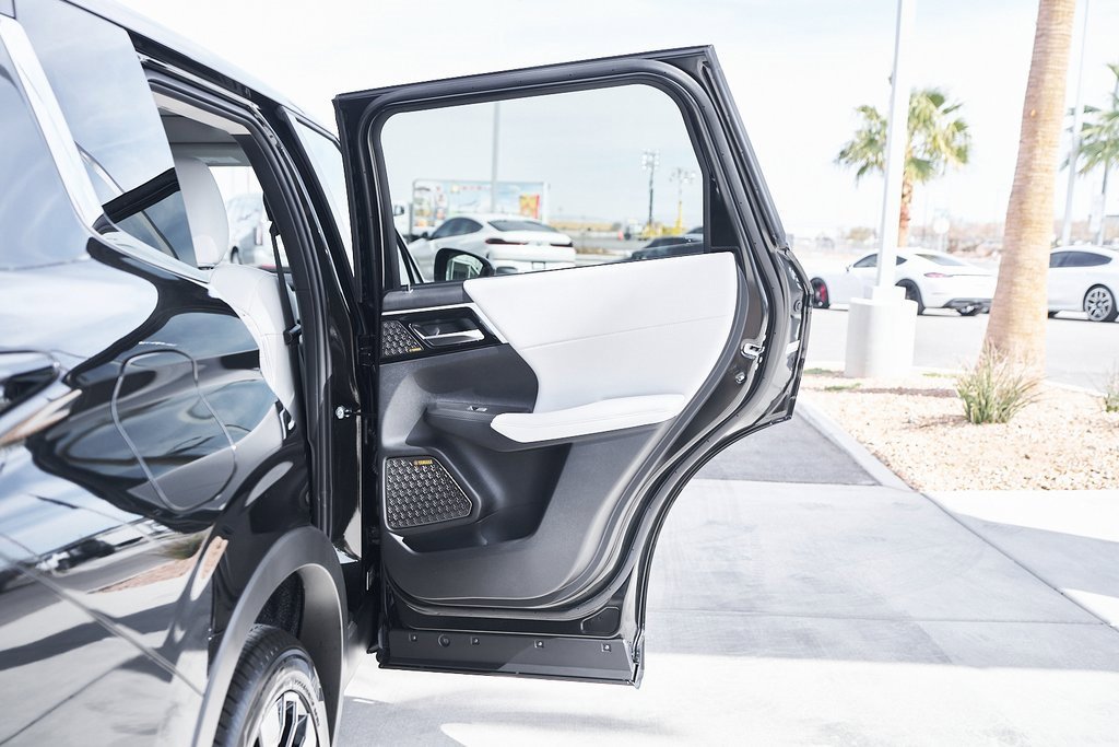 New 2025 Mitsubishi Outlander SE image 14