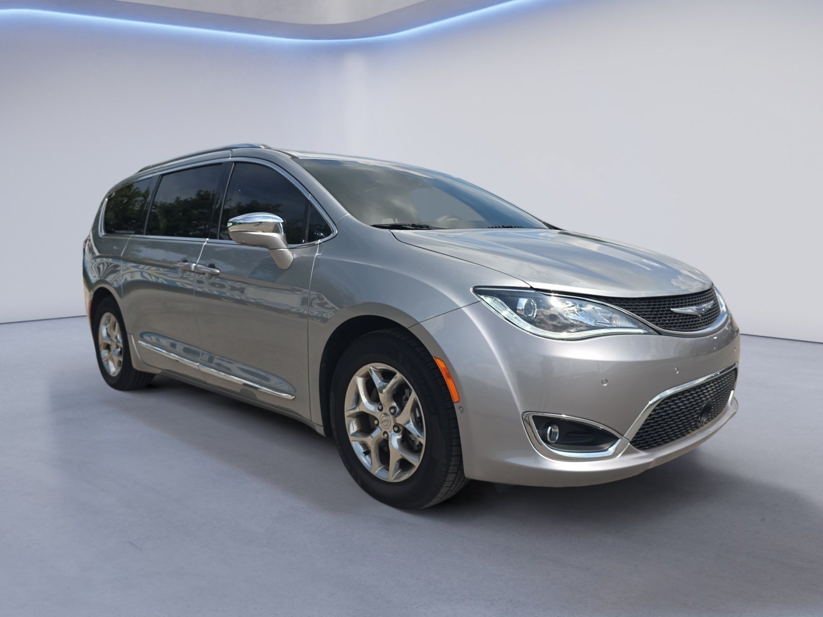 Used 2020 Chrysler Pacifica Limited w/ Advanced Safetytec Group FWD image 8