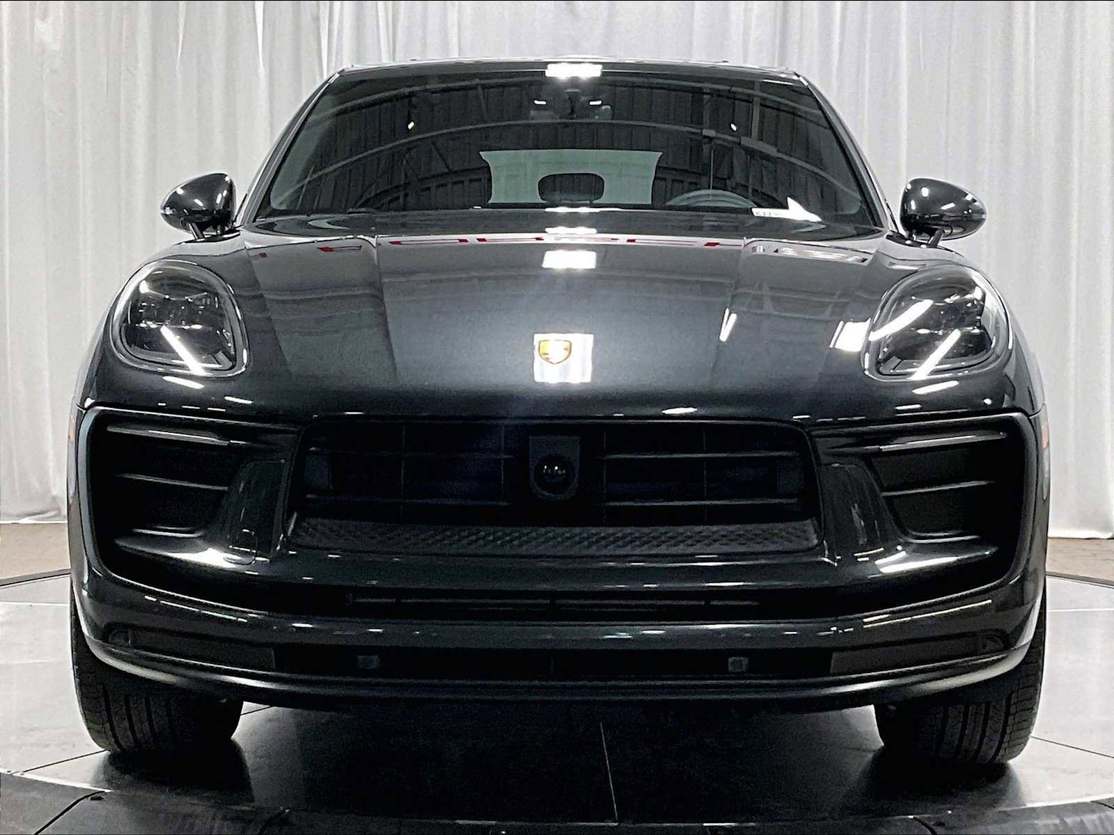 Used 2025 Porsche Macan image 13