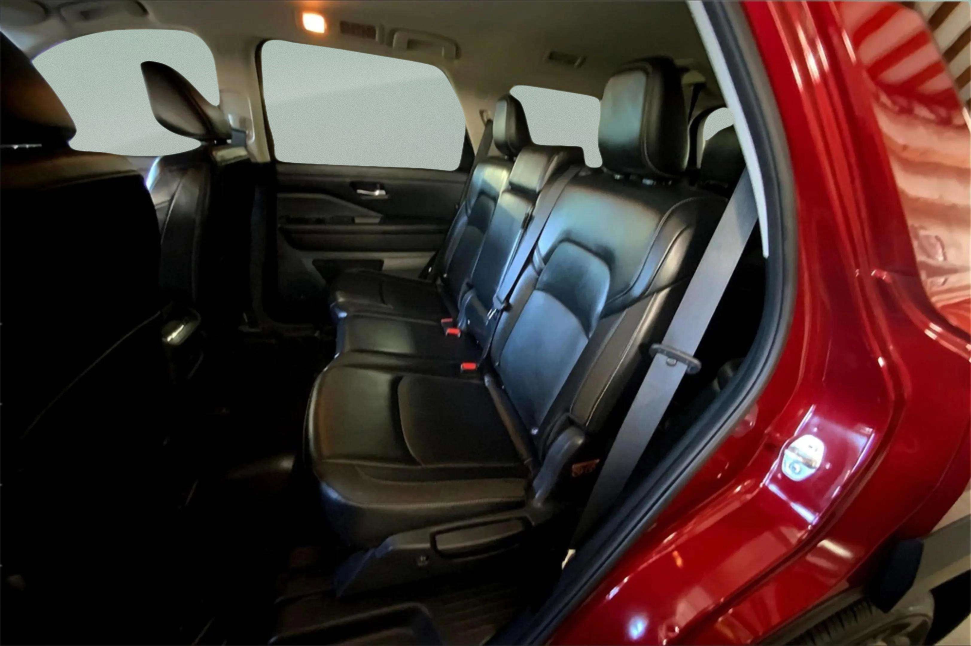 Used 2023 Nissan Pathfinder SL image 18