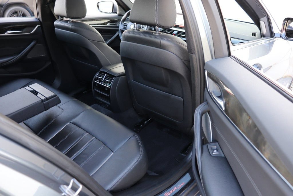 Used 2017 BMW 540i w/ Premium Package RWD image 27