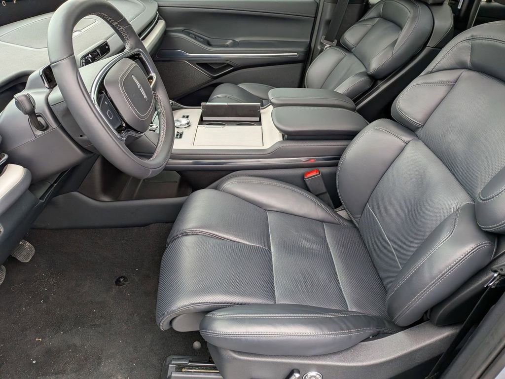 New 2025 Lincoln Navigator Reserve w/ Jet Appearance Package image 12