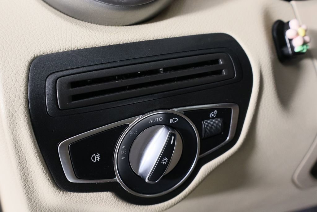 Used 2020 Mercedes-Benz GLC 300 image 21