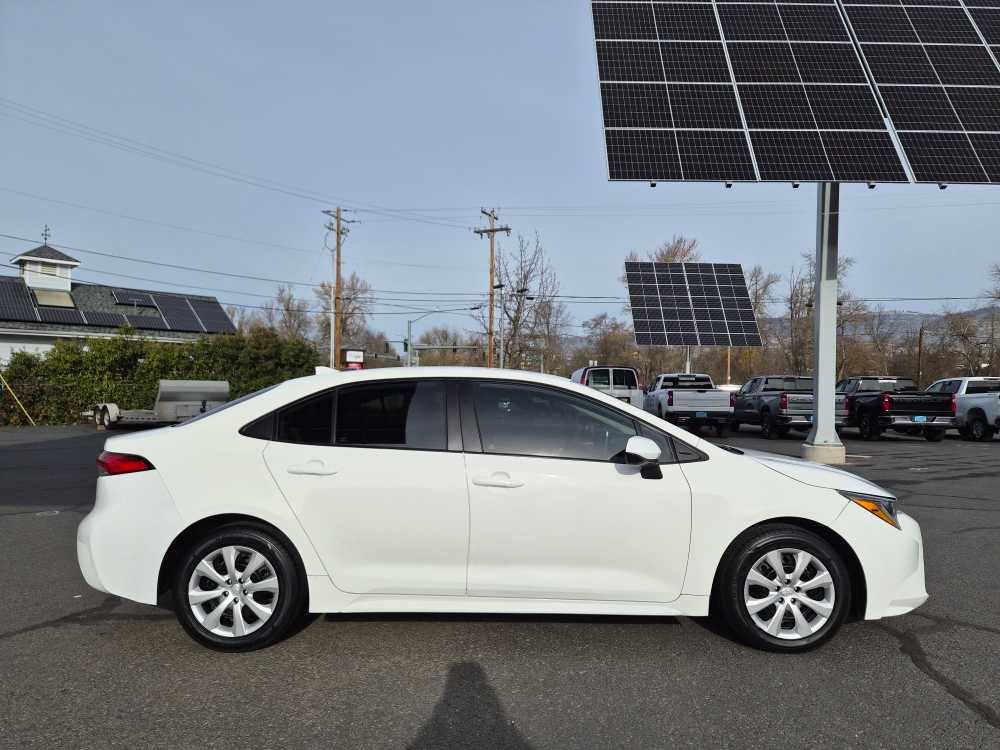 Used 2021 Toyota Corolla LE w/ Carpet Mat Package (TMS) image 4
