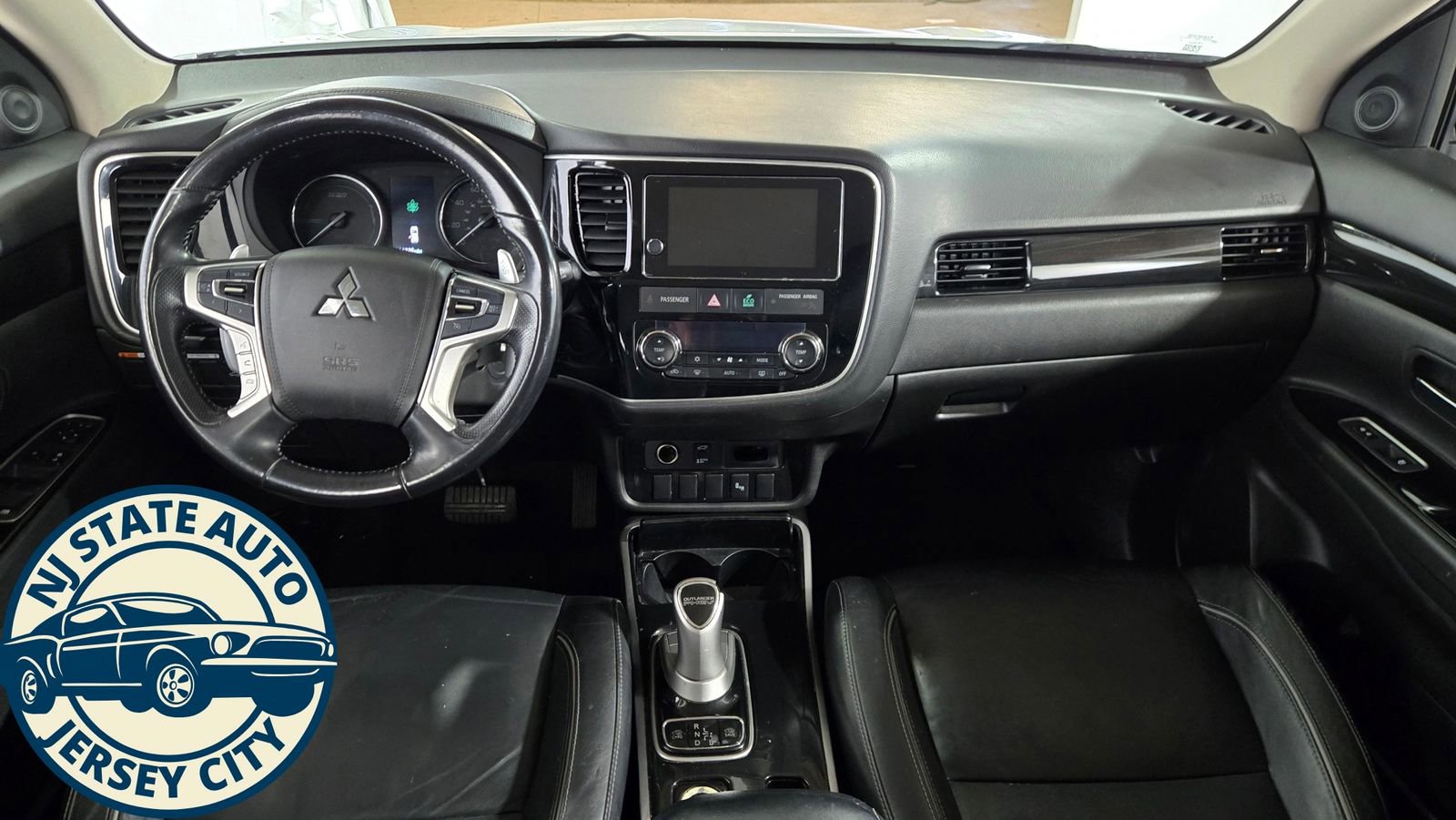 Used 2018 Mitsubishi Outlander SEL image 28