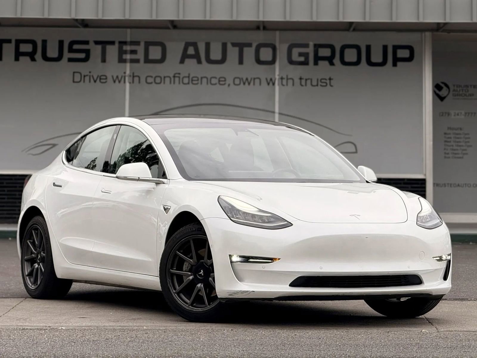 Used 2019 Tesla Model 3 Standard Range Plus image 2