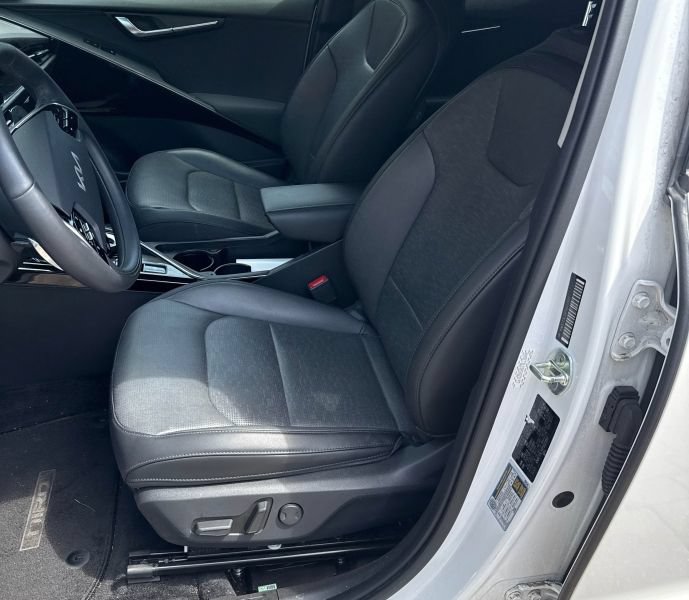Certified 2023 Kia Niro Wave FWD image 8