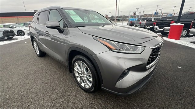 Certified 2025 Toyota Highlander Limited image 7