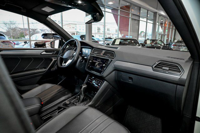 Used 2024 Volkswagen Tiguan SE R-Line image 24
