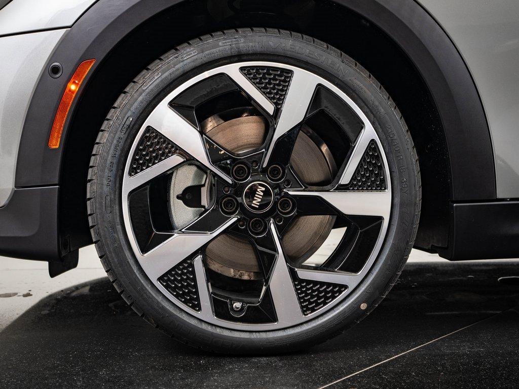 Certified 2025 MINI Cooper S image 17