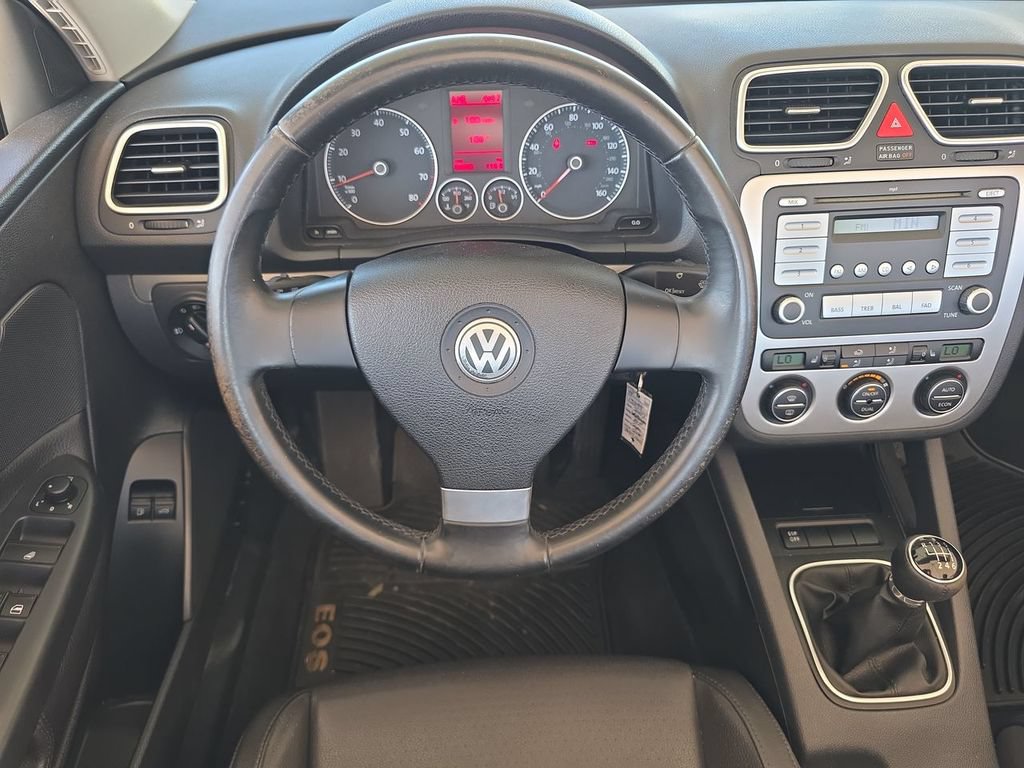 Used 2007 Volkswagen Eos 2.0T FWD image 11