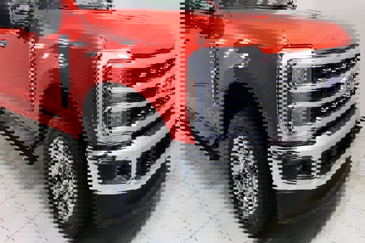 Used 2025 Ford F350 Lariat w/ Chrome Package image 37