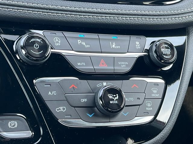 New 2026 Chrysler Pacifica Select AWD/4WD image 27
