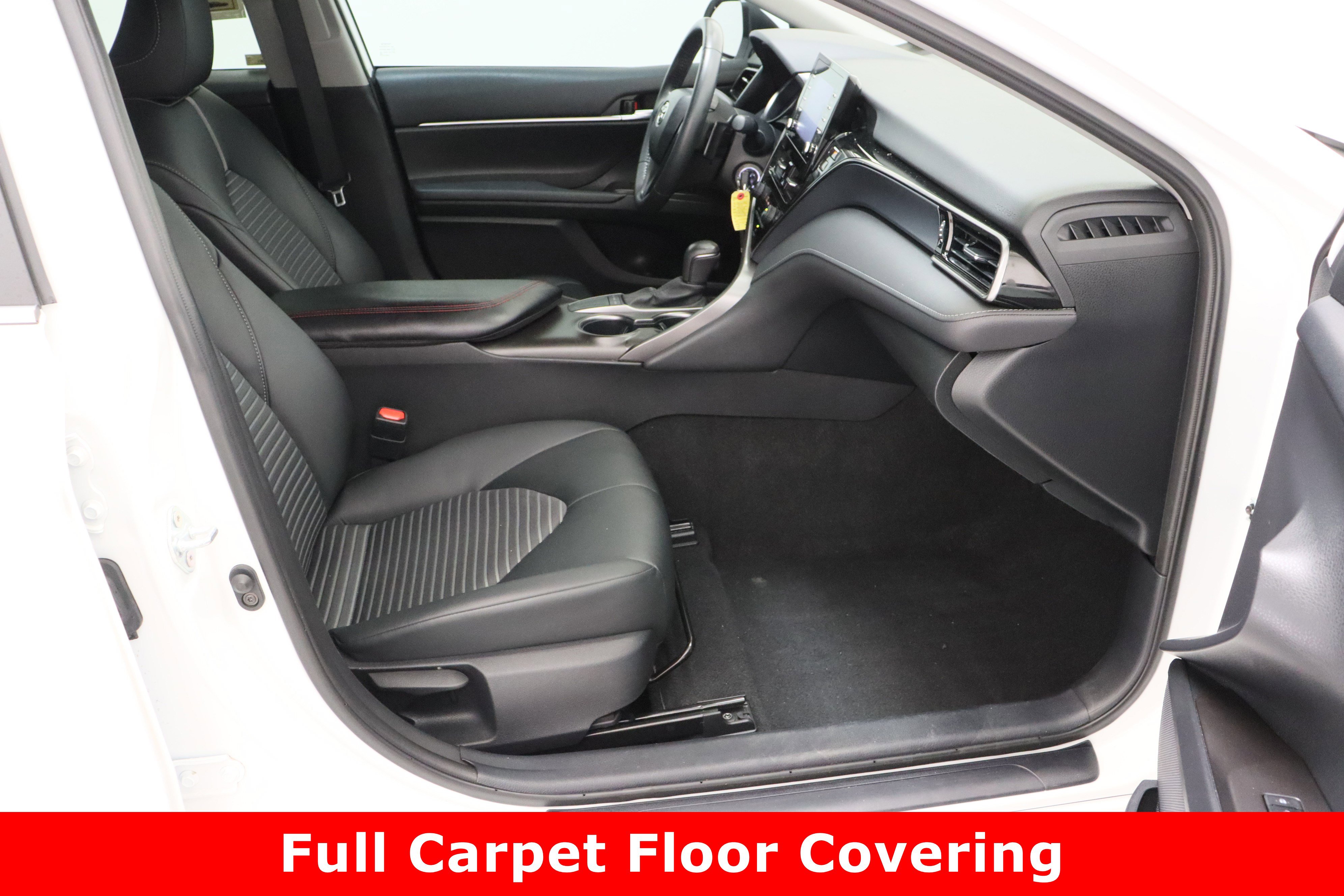 Used 2024 Toyota Camry SE image 34