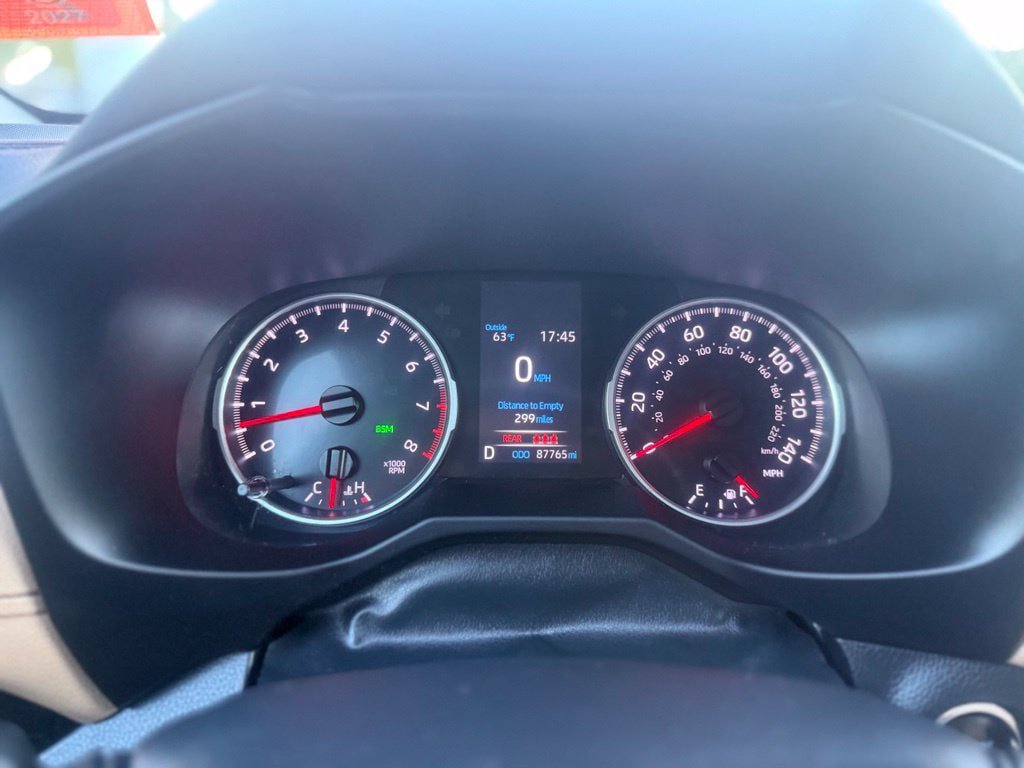 Certified 2021 Toyota RAV4 XLE Premium AWD/4WD image 26