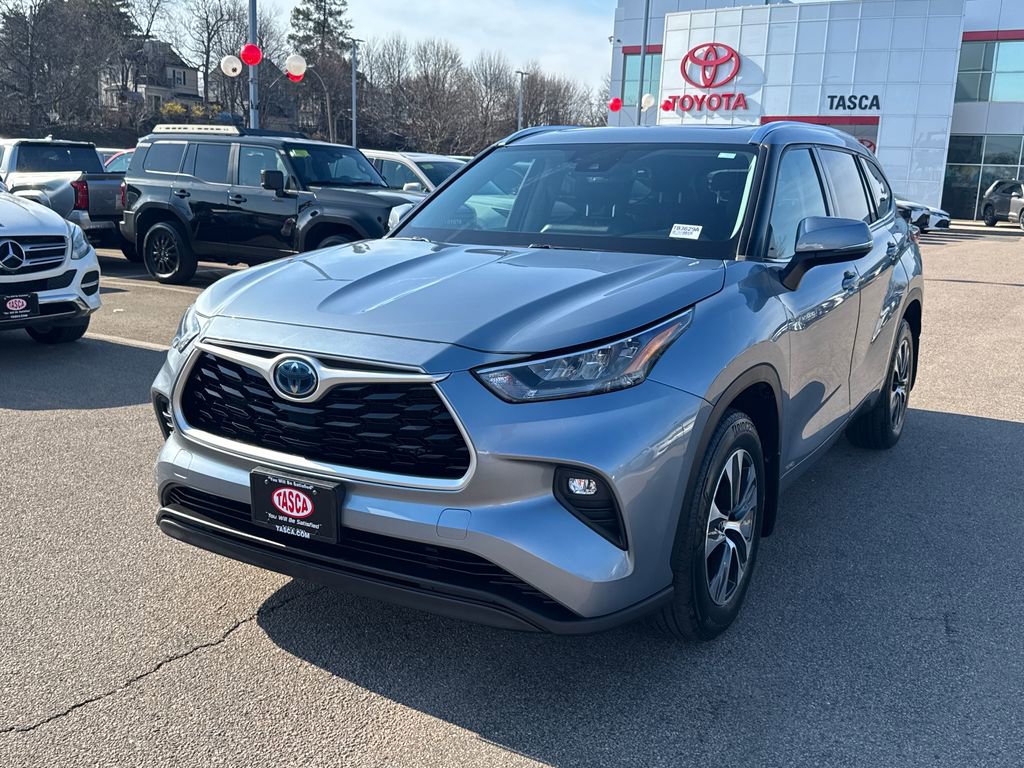 Used 2020 Toyota Highlander XLE AWD/4WD image 3