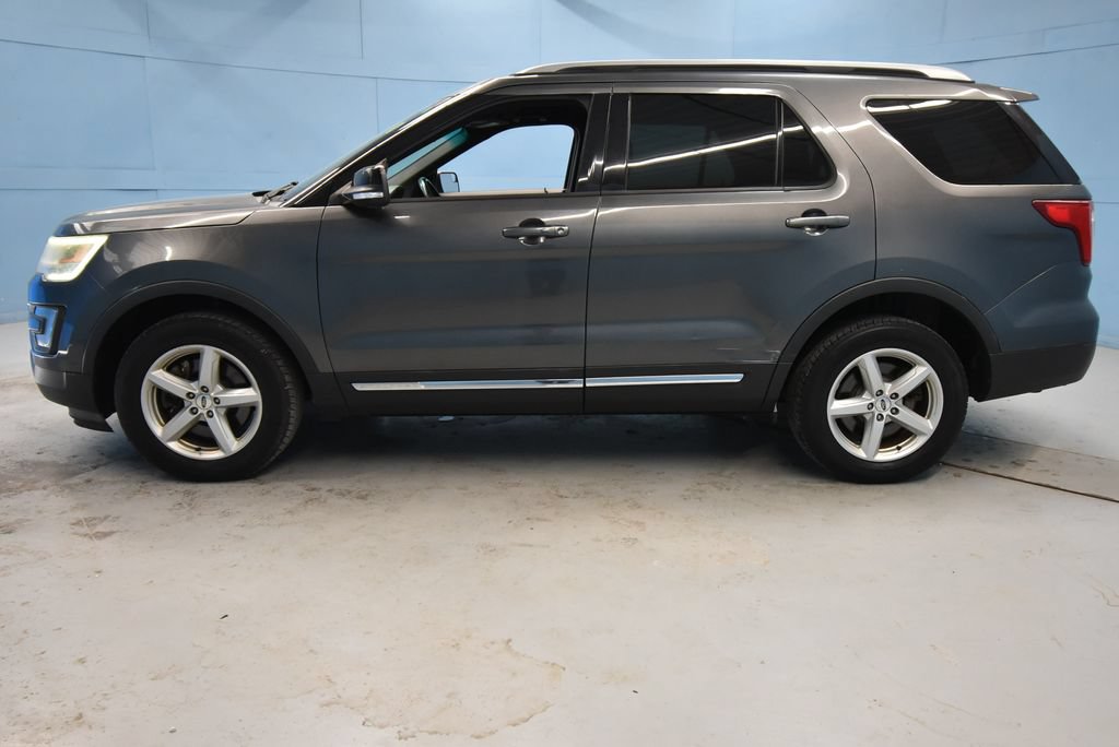 Used 2017 Ford Explorer XLT AWD/4WD image 33