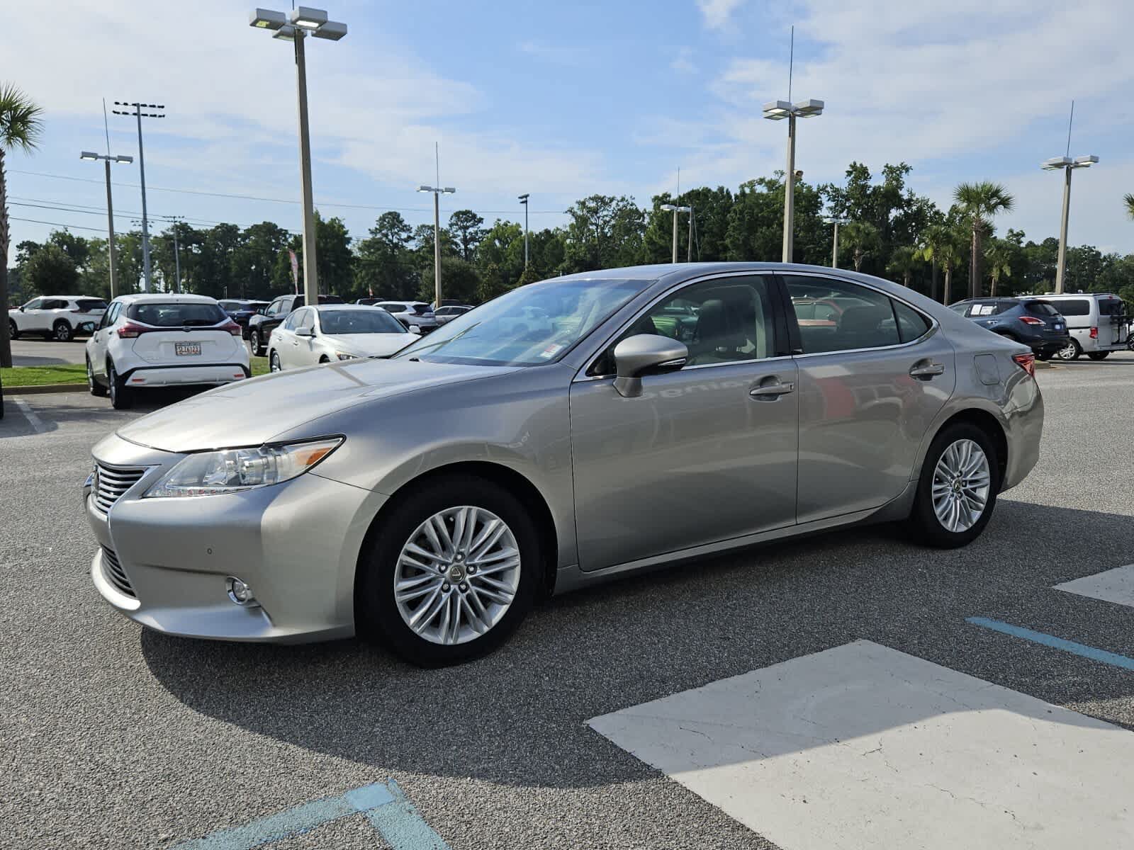 Used 2015 Lexus ES 350 w/ Luxury Package FWD image 2
