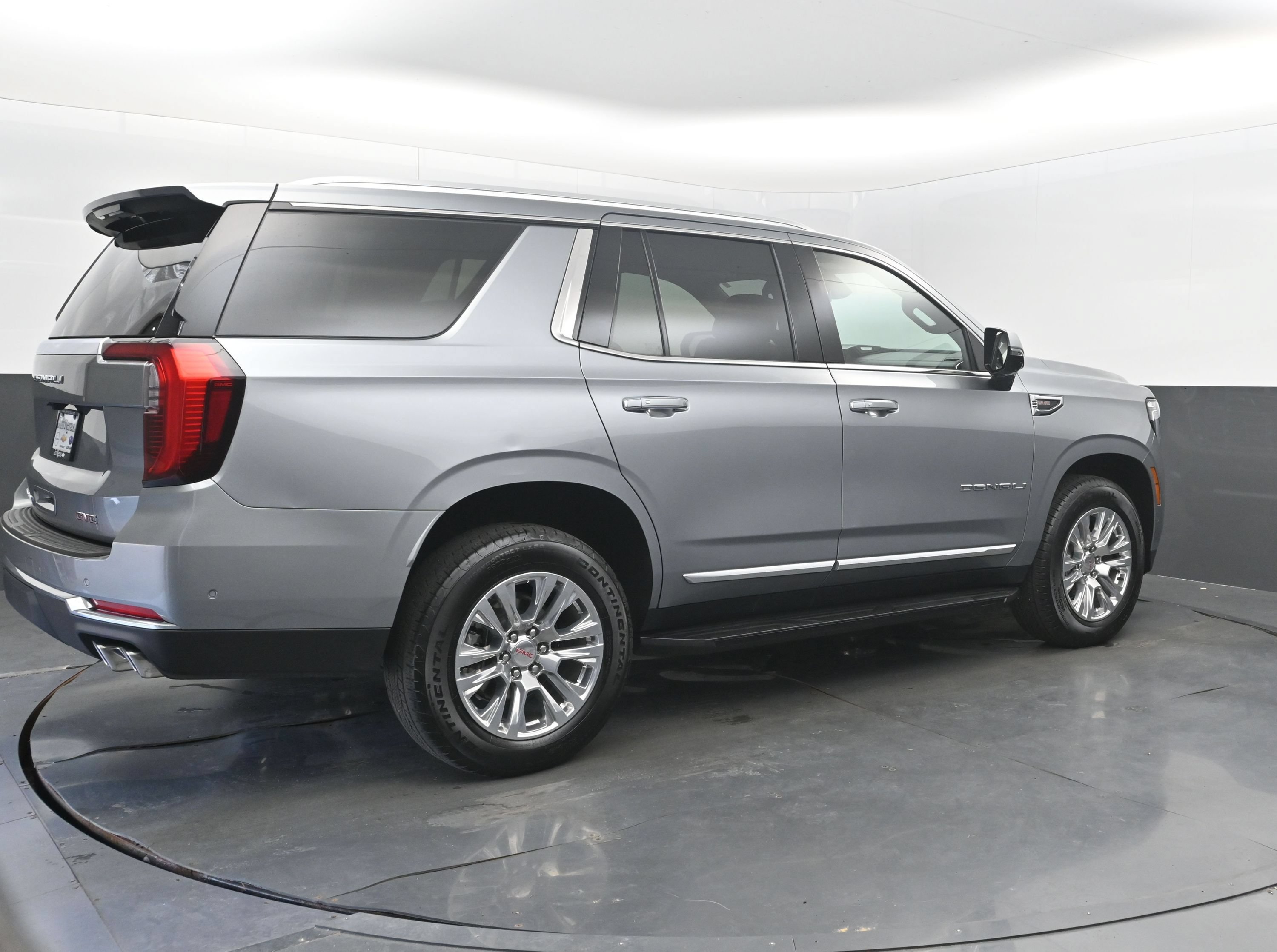 Used 2025 GMC Yukon Denali RWD image 9