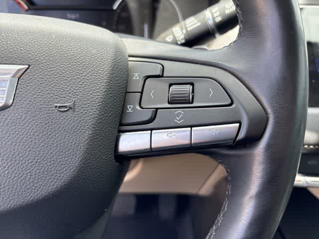 Used 2022 Cadillac XT4 Luxury w/ Cold Weather Package FWD image 13