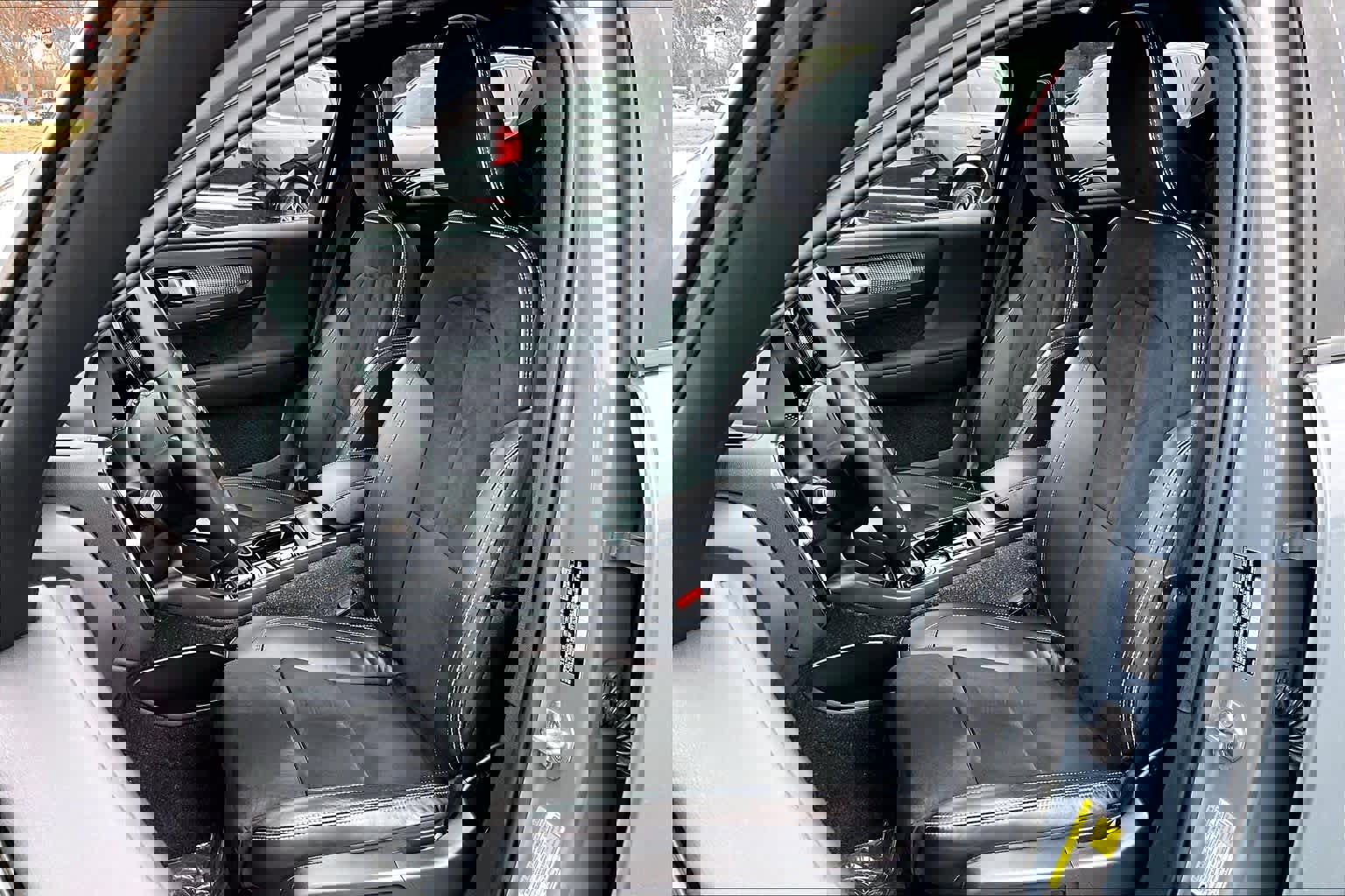 Used 2022 Volvo XC40 T5 R-Design w/ Advanced Package image 8